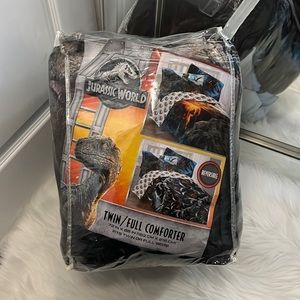 NWT Jurassic World, twin/full comforter
